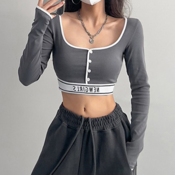 Ribbad knäpp-up crop top - stilfull långärmad topp för damer
