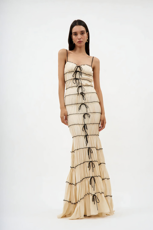 Kvinnors avslappnade klänningar beige volang maxi-klänning - elegant kvällsoutfit med dragsnören