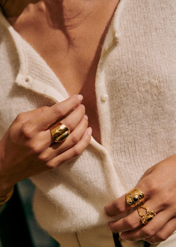 Damskardigan i stickad design - elegant knäppning