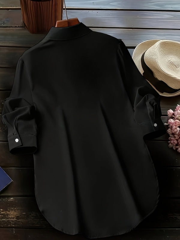 Svart blus med knappar - sofistikerad kvinnotop med sidospalt