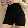 Ribbade högmidjade shorts - eleganta stickade shorts för kvinnor