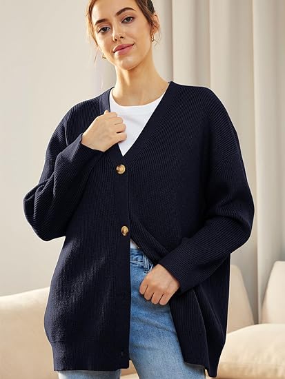 Kvinnors mysiga oversized cardigan - avslappnad passform i stickat med lång ärm och knappdesign för vardagsbruk