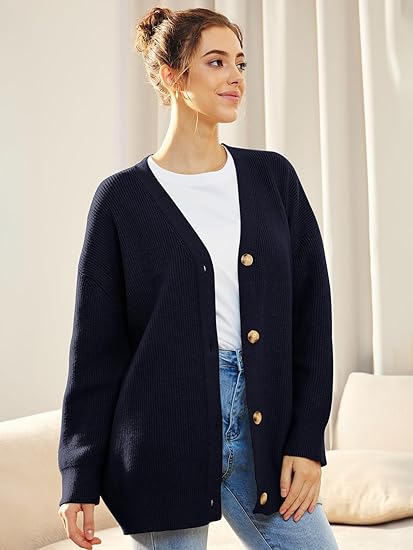 Kvinnors mysiga oversized cardigan - avslappnad passform i stickat med lång ärm och knappdesign för vardagsbruk