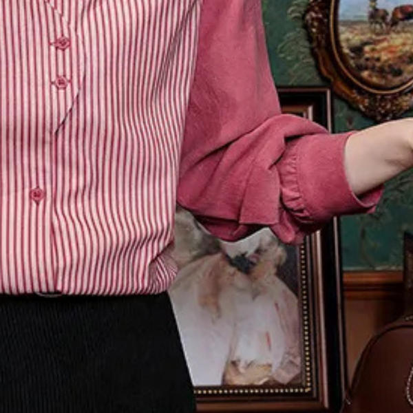 Dam röd knäppskjorta - chic randig design