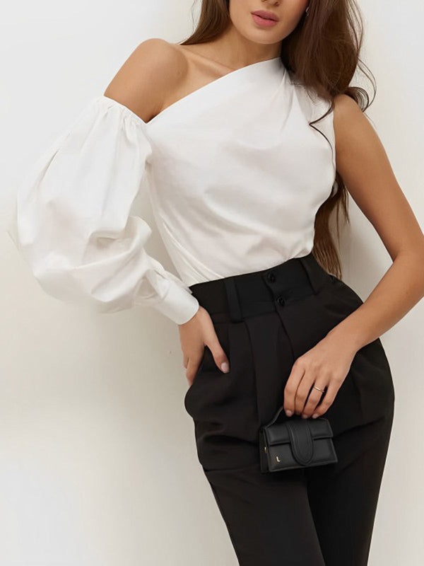 Asymmetrisk off-shoulder topp - elegant vit blus för damer