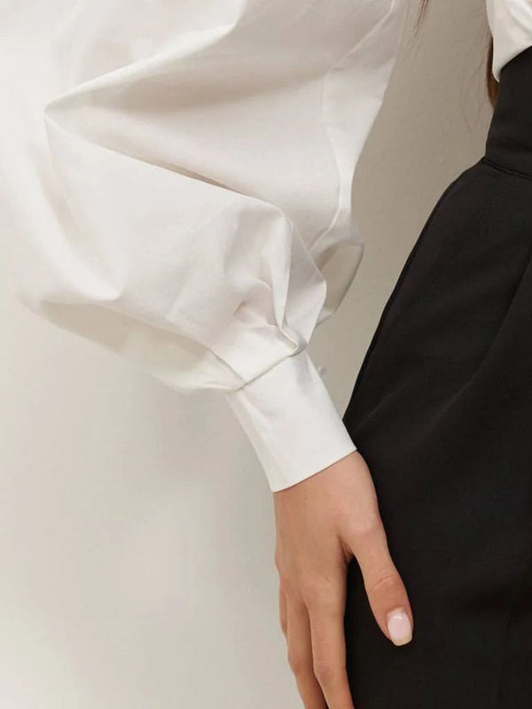 Asymmetrisk off-shoulder topp - elegant vit blus för damer