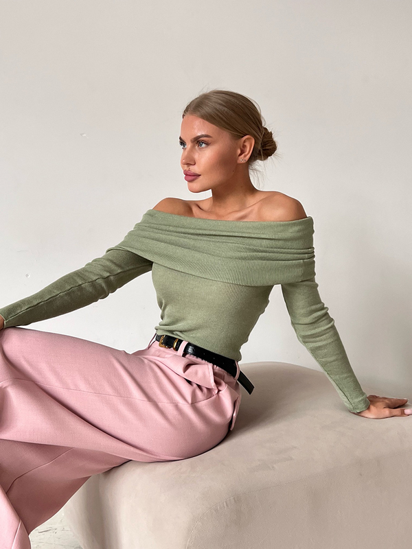 Kvinnors off-shoulder stickad jumper - elegant långärmad topp för avslappnad eller kvällsbruk