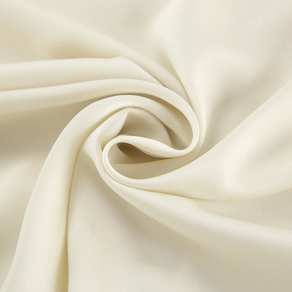 Kvinnors satin skjorta med knytband - elegant vit blus för damer