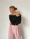 Kvinnors off-shoulder stickad jumper - elegant långärmad topp för avslappnad eller kvällsbruk