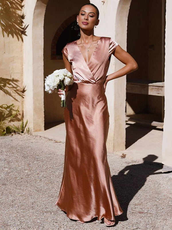 Sofistikerad satin klänning - v-ringad kvällsklänning för speciella tillfällen
