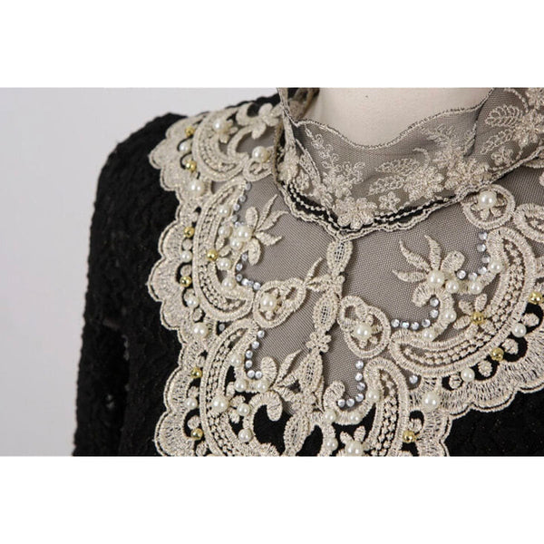 Damblus med broderi - elegant spetsblus med detaljerad utsmyckning