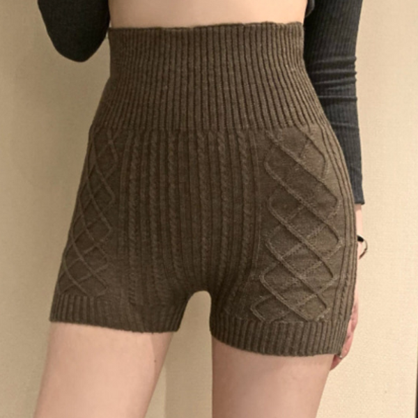 Ribbade högmidjade shorts - eleganta stickade shorts för kvinnor