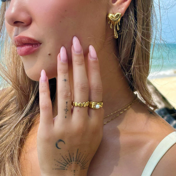 2-delade örhängen med droppande hjärt-design – stiliga hypoallergena accessoarer för kvinnor