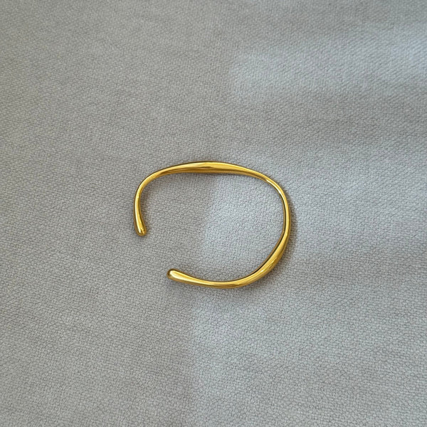 Damernas guldarmband - en utsökt accessoar för kvällens klädsel