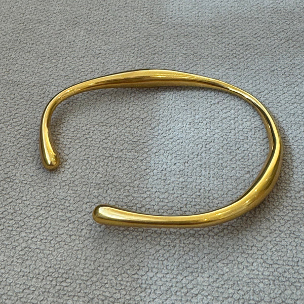 Damernas guldarmband - en utsökt accessoar för kvällens klädsel