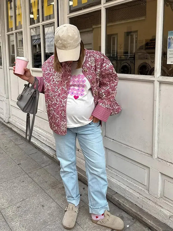 Kvinnors quiltad blommig jacka – elegant och avslappnad ytterkläder i mysig rosa