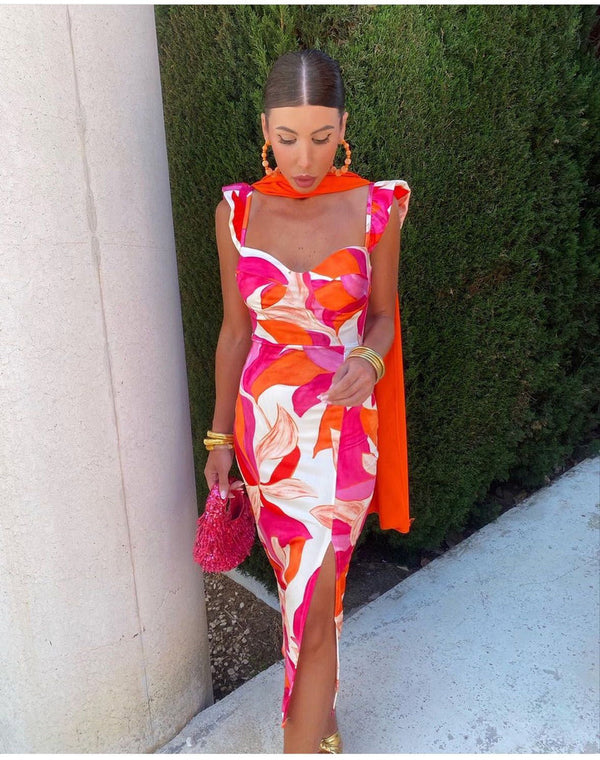 Damklänning i midi-längd med blommönster och volangärmar i rosa och orange - elegant kvällsoutfit