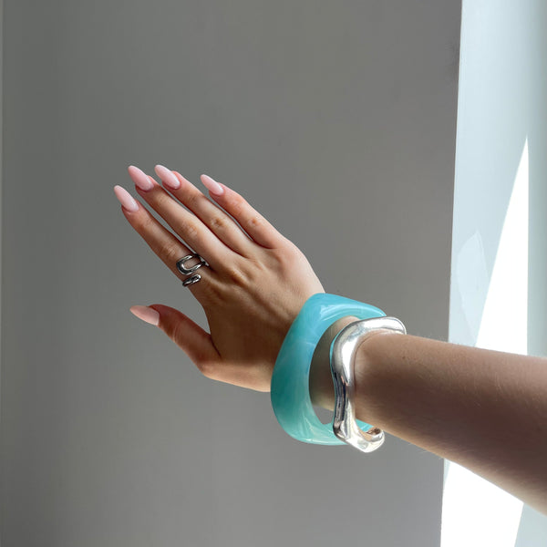 Snygg ring med konstnärlig design – modern skulptural accessoar för alla tillfällen