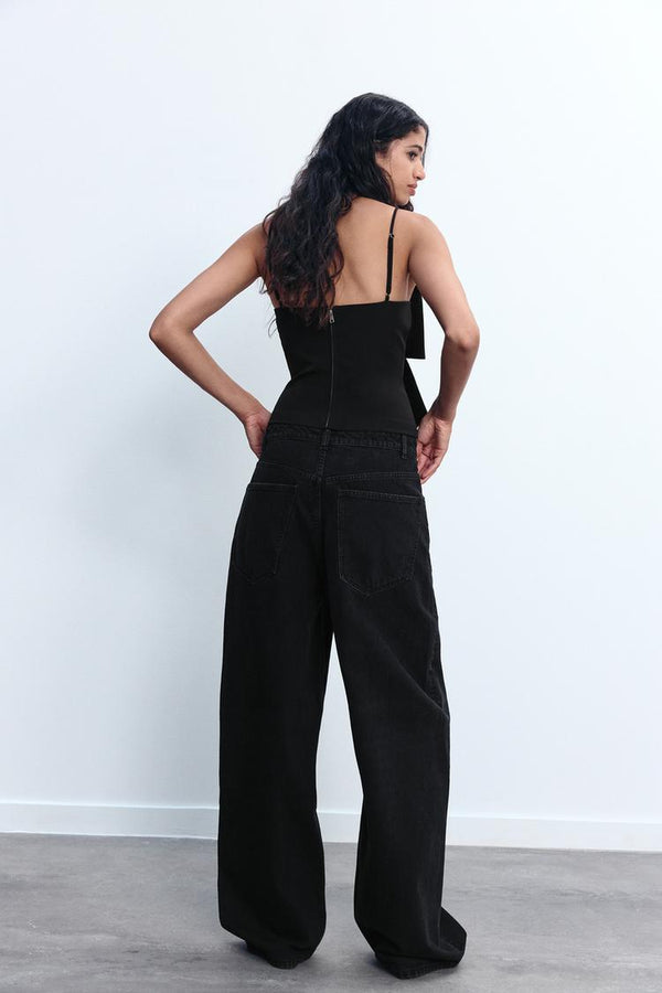 Damtoppar med elegant rosett – svart glittrande blus för festliga tillfällen