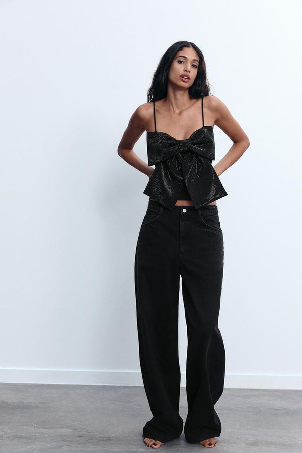 Damtoppar med elegant rosett – svart glittrande blus för festliga tillfällen