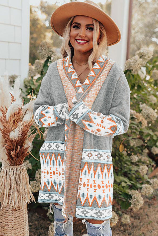 Lång stickad cardigan för kvinnor - stiligt lagerplagg för avslappnade tillfällen