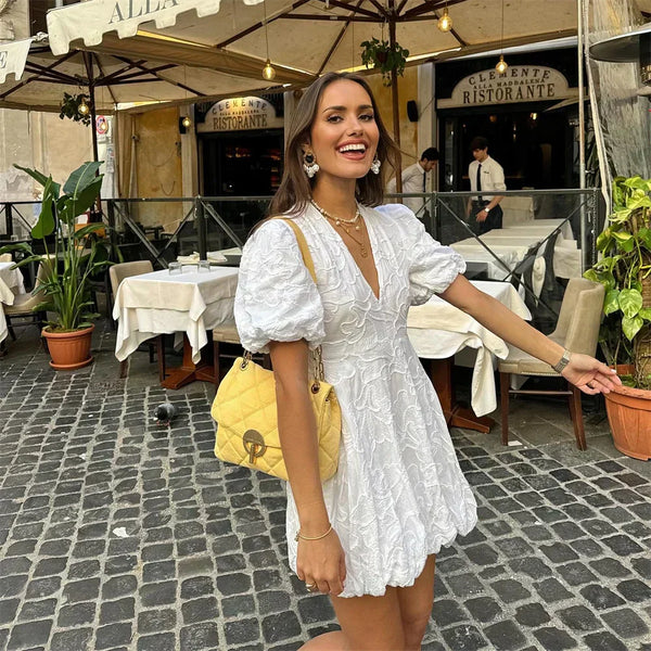 Kvinnors vit broderad klänning - sofistikerad kort puffärmad outfit