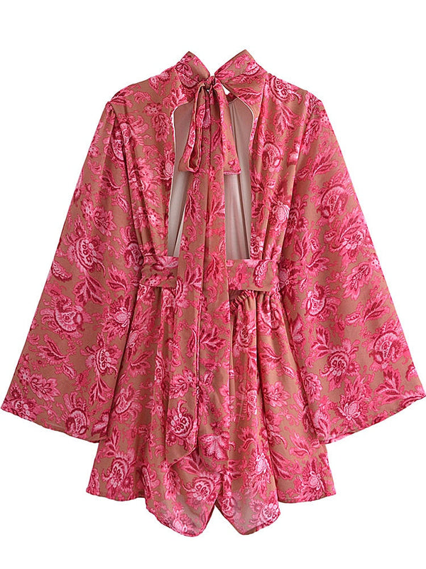 Klassisk skjortklänning med öppen rygg i rosa blommönster – elegant lättviktig outfit för avslappnade tillfällen