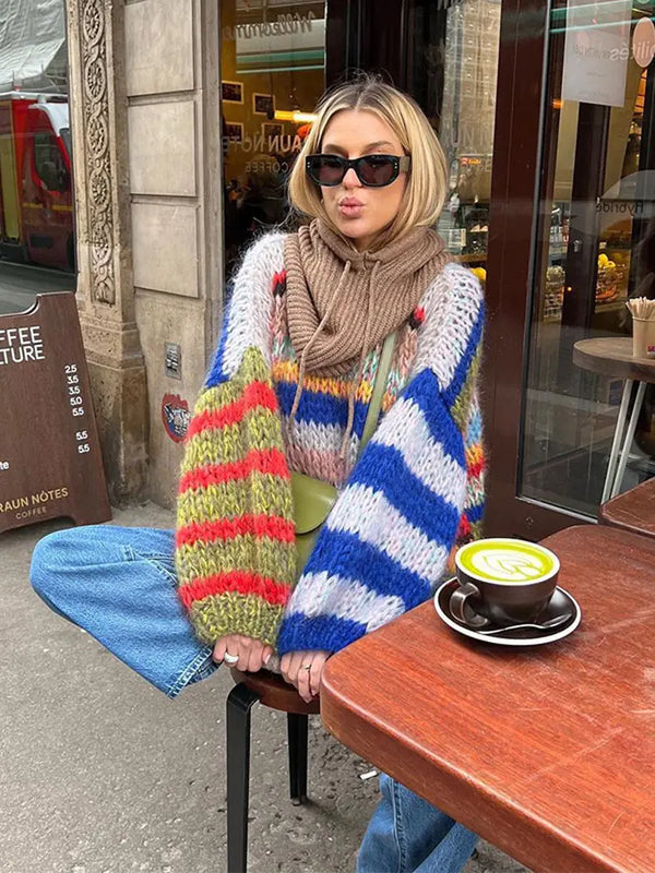 Kvinnors flerfärgad mohairstickad tröja - avslappnad och chic pullover för damer