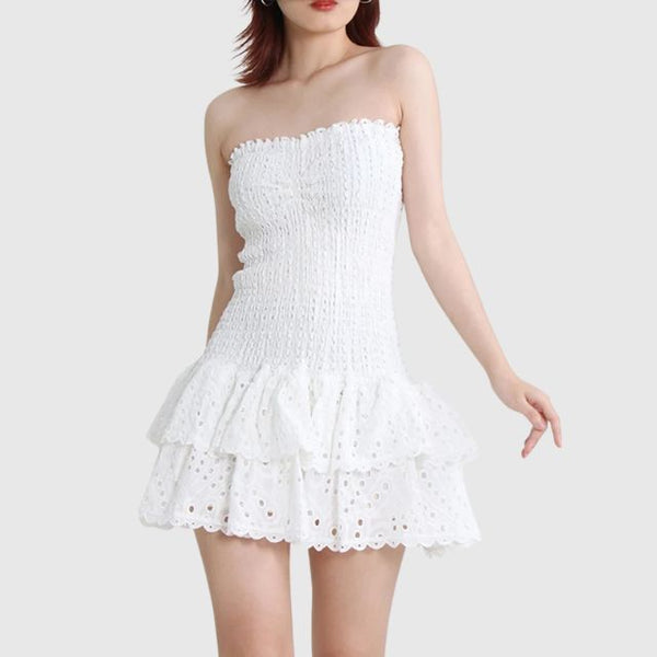 Kvinnors avslappnade mini klänning med smockad design - fladdrande volangkant för sommaren