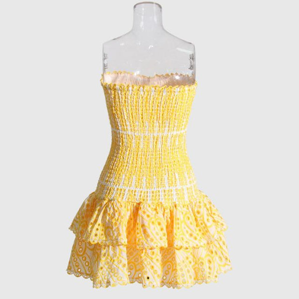 Kvinnors avslappnade mini klänning med smockad design - fladdrande volangkant för sommaren