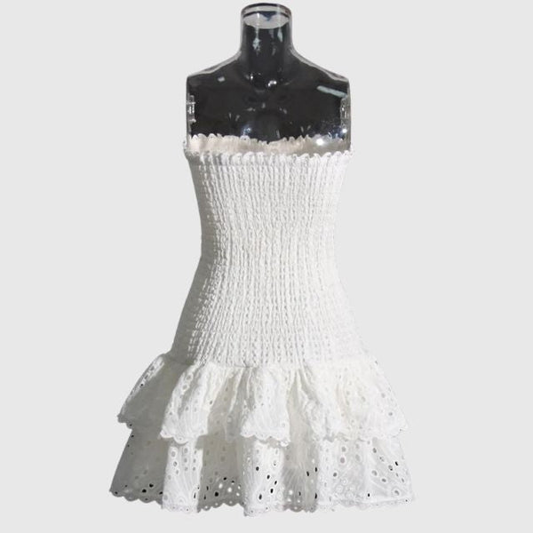 Kvinnors avslappnade mini klänning med smockad design - fladdrande volangkant för sommaren