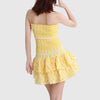 Kvinnors avslappnade mini klänning med smockad design - fladdrande volangkant för sommaren