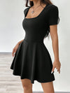 Kvinnors avslappnade kort skaterklänning - mjukt stretchtyg för en chic vardagsstil