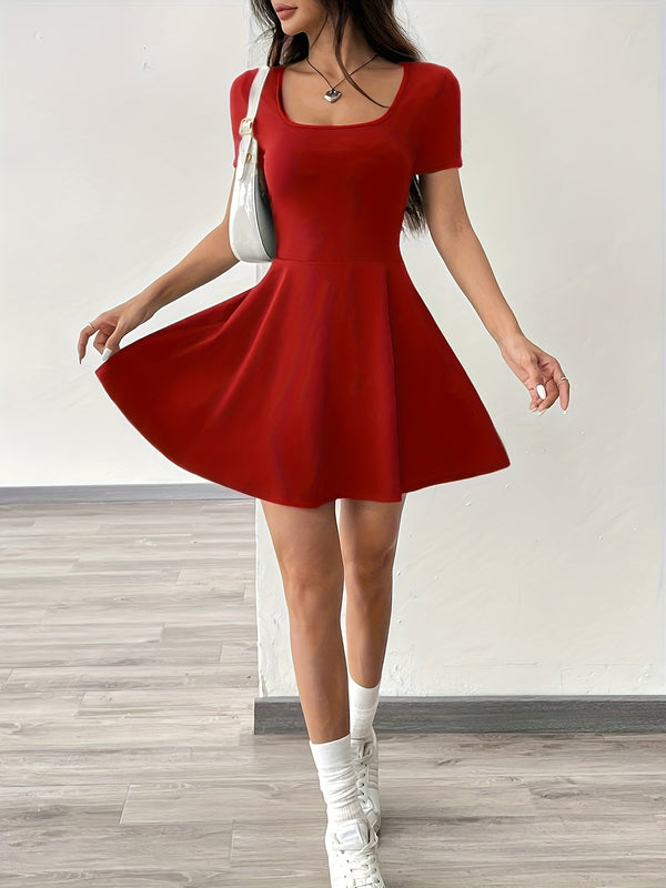 Kvinnors avslappnade kort skaterklänning - mjukt stretchtyg för en chic vardagsstil