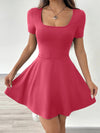 Kvinnors avslappnade kort skaterklänning - mjukt stretchtyg för en chic vardagsstil