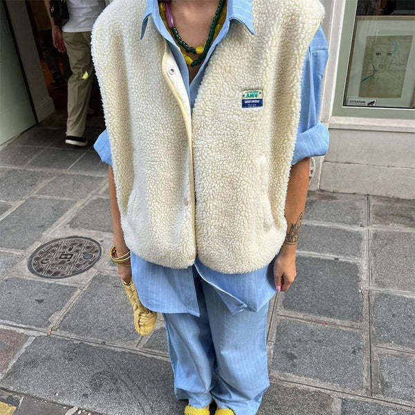 Stilren väst utan ärmar – ett mjukt lager för avslappnad chic mode för kvinnor