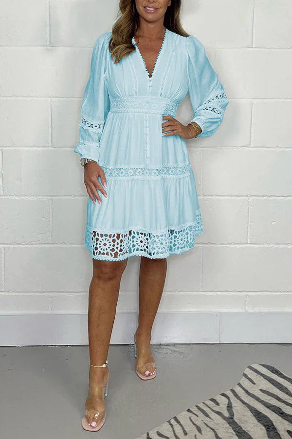 Kvinnors midi skjortklänning med spetsdetaljer - elegant dagmode för avslappnade och semi-formella tillfällen