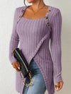 Kvinnors ribbad långärmad topp med knappdetaljer - trendig asymmetrisk stil för fritid och kontoret