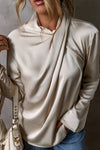 Kvinnors satinblus i elegant beige - långärmad kontorsstil med chic drapering