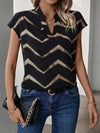 Kvinnors trendiga v-ringad blus i gult med chevronmönster - elegant kortärmad topp för vardag och kontor
