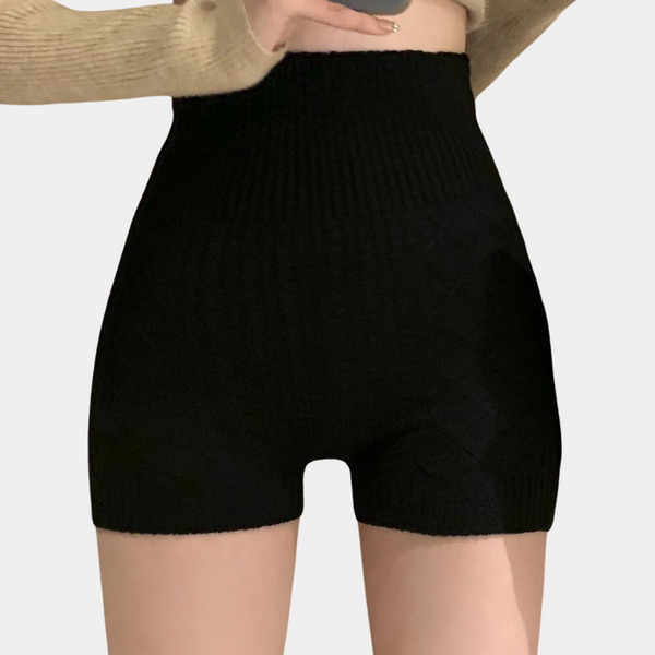 Ribbade högmidjade shorts - eleganta stickade shorts för kvinnor