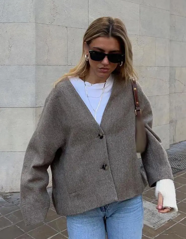 Kvinnors avslappnade oversized kofta - lätt och mjuk stickad för vardagsbruk