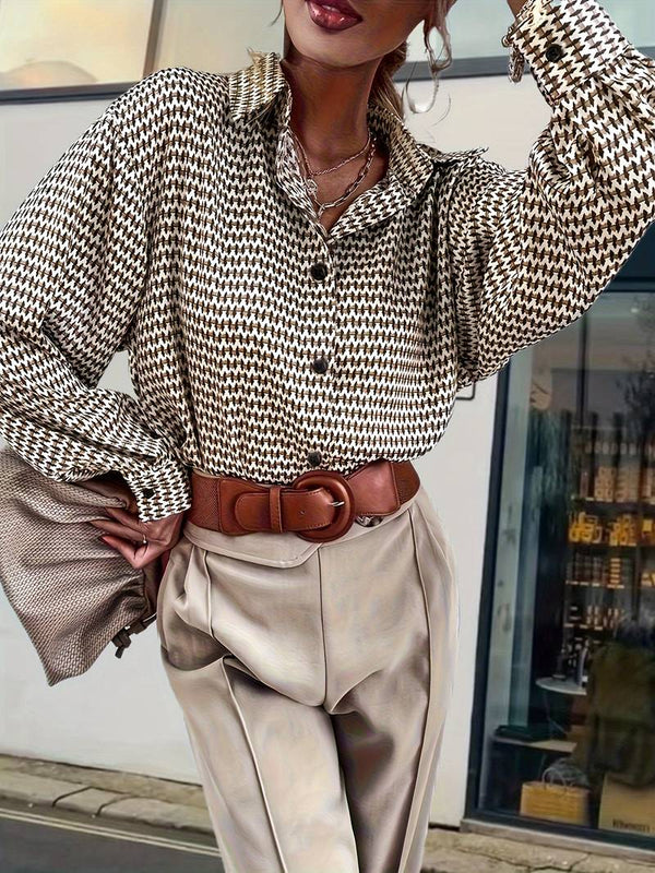 Kvinnors blus med vintage-mönster – lätt brun kontorsklädsel med klassisk lång ärm och knappstängning