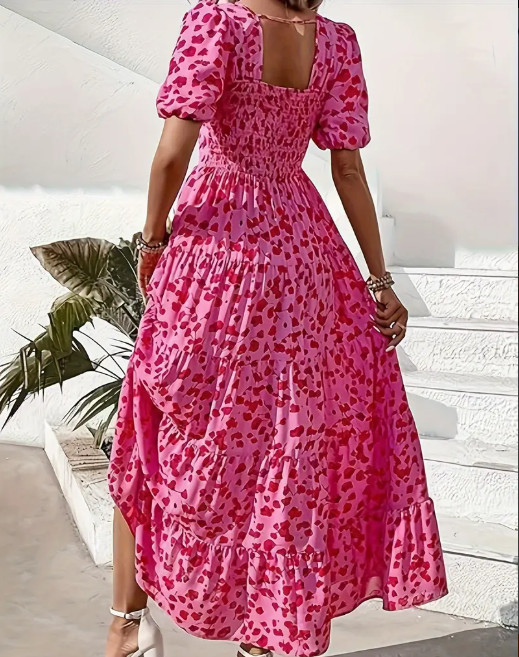 Rosa blommig tiered midiklänning - stilfull och mångsidig outfit