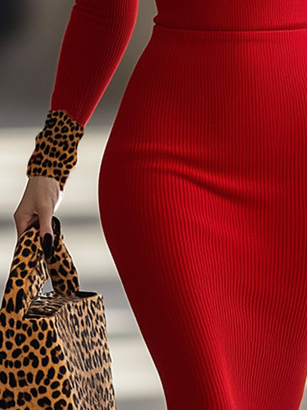 Röd stickad klänning - trendig v-ringad bodycon-klänning med leopardmönster