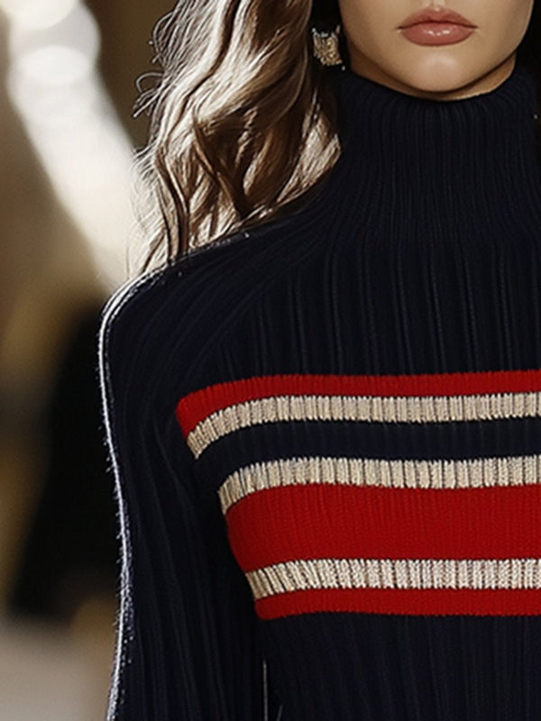 Ribbad klänning med hög krage - sofistikerad blå klänning för kvinnor med ränder