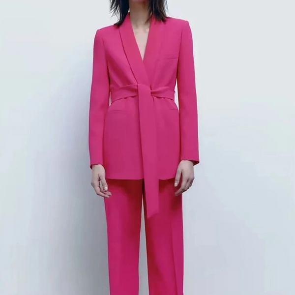Tvådelad skräddarsydd kostym - elegant klädsel för sofistikerade kvinnor