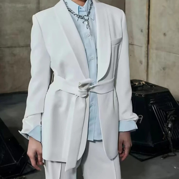 Tvådelad skräddarsydd kostym - elegant klädsel för sofistikerade kvinnor