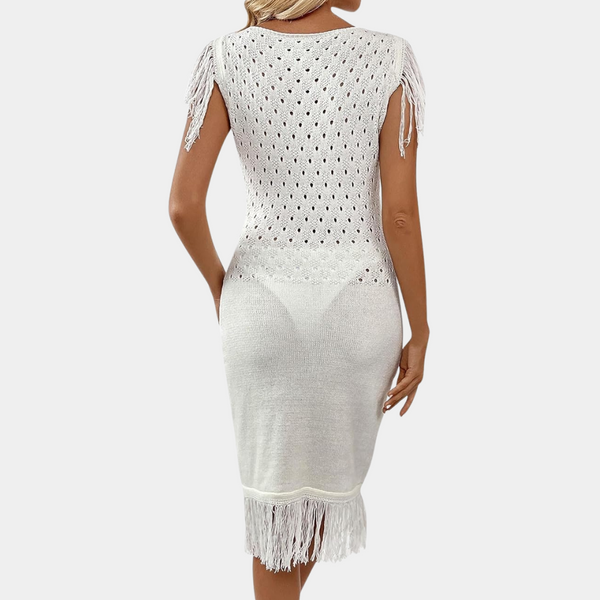 Stickad klänning - vit sommarklänning för damer med fransdetaljer