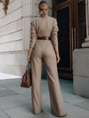 Kvinnors jumpsuit i taupe med belagd blazer och vida ben - elegant kontorsklädsel